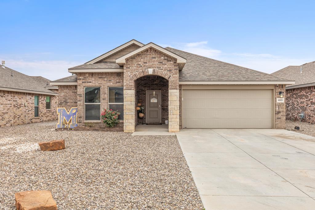 Foto principal - 6923 Ranch Ave.