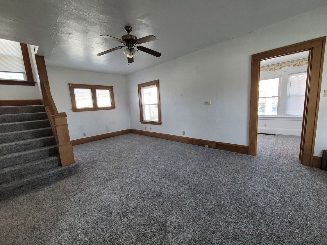 Foto principal - 1340 1st Avenue NW