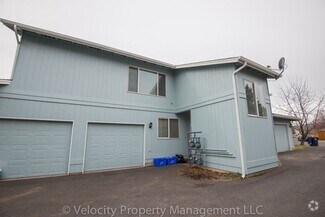 Building Photo - 1095 NE Hidden Valley Dr