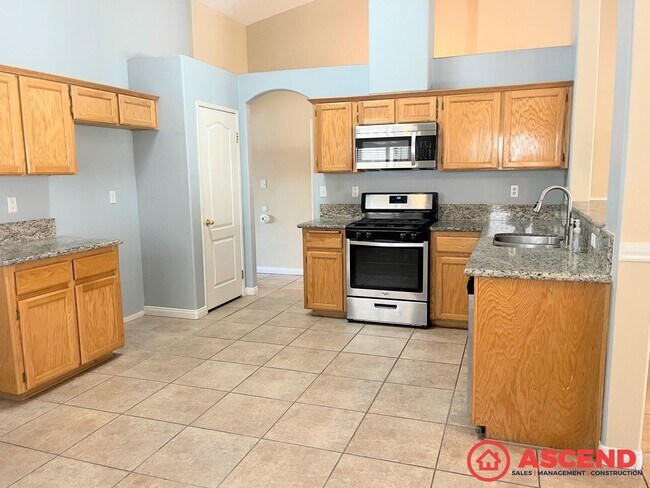 Foto del edificio - 3 Bedroom Home In Southwest Bakersfield!