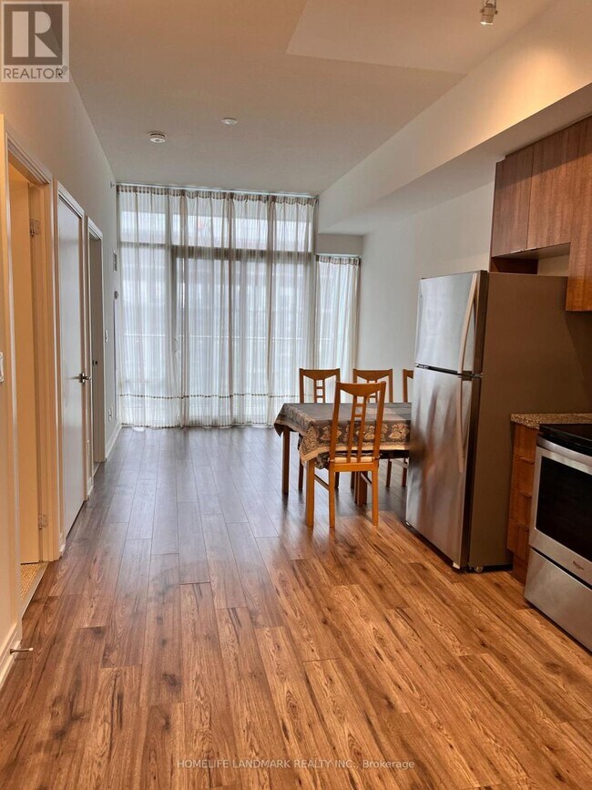 Photo du bâtiment - 621-621 Sheppard Ave E