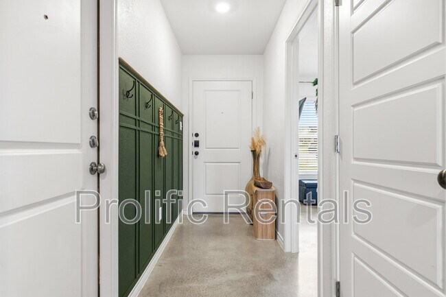 Foto del edificio - 1247 Concord Dr