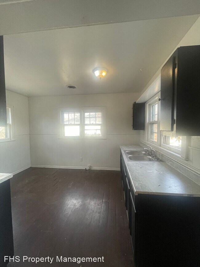 Building Photo - 2 br, 1 bath House - 815 E Locust