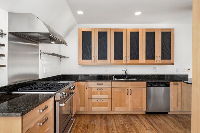 Building Photo - 81 Peachtree Pl NE
