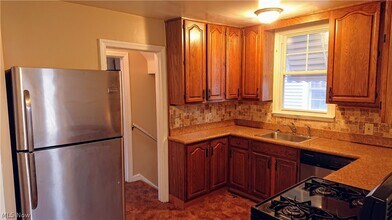 Building Photo - 1158 Castleton Rd