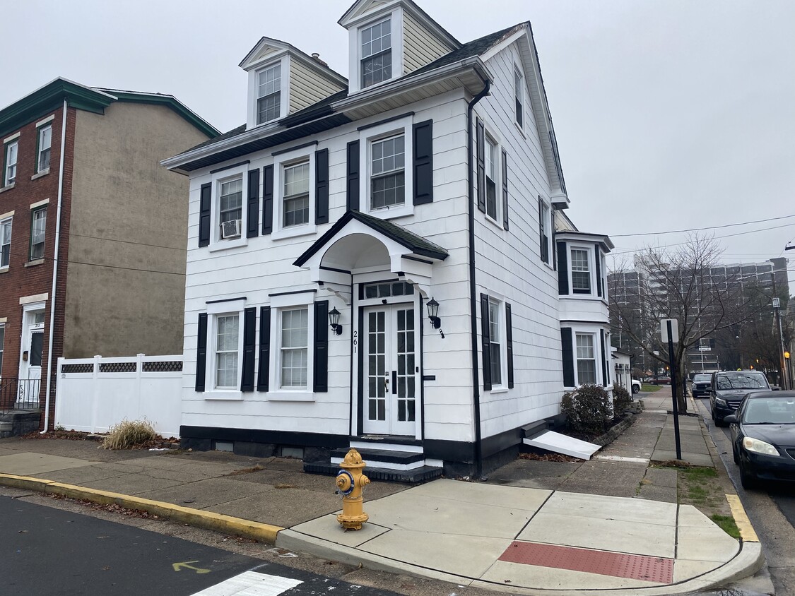 Front of Building on Wood Street - 261 Wood St