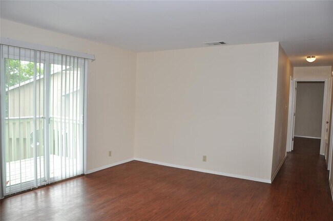 Foto del edificio - 10810 Topperwein Dr