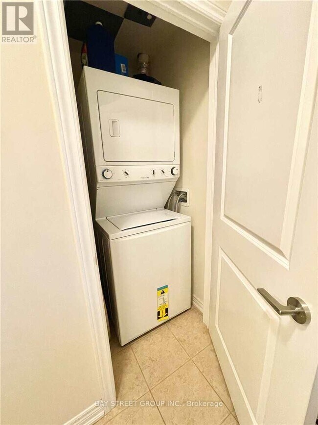 Photo du bâtiment - 276 Gatwick Dr