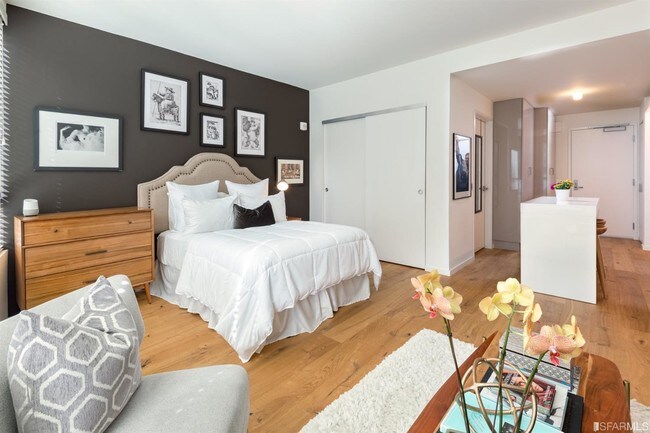 Building Photo - bedroom in San Francisco CA 94102