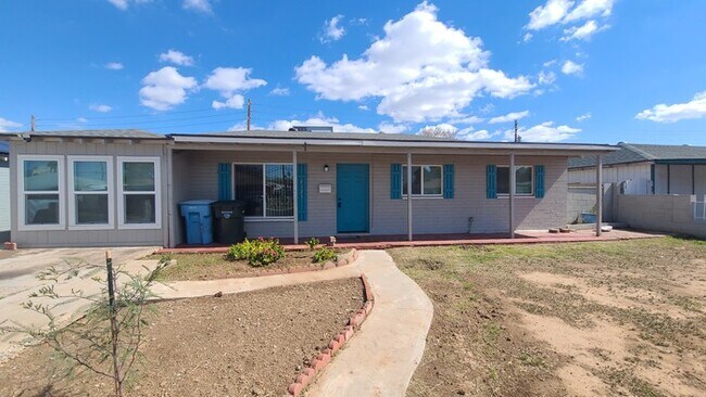 Foto del edificio - Gorgeous family sized 4 bedroom 2 bath home