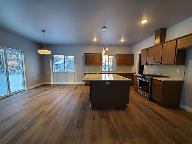 Foto del edificio - 3 BEDROOM | 2 BATHROOM | 2 CAR GARAGE | HA...