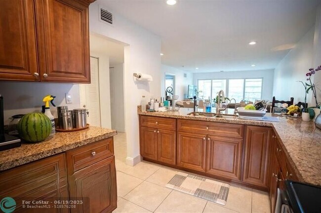 Building Photo - 8421 Lagos De Campo Blvd