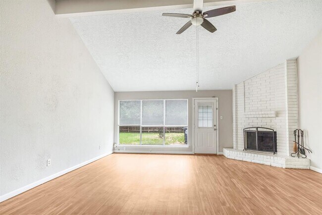 Foto del edificio - 7414 Broken Arrow St