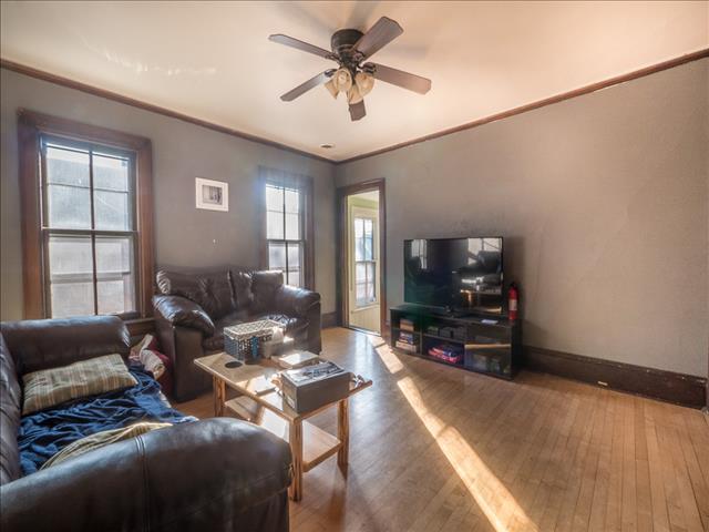 Foto del edificio - 2581 N Bartlett Ave