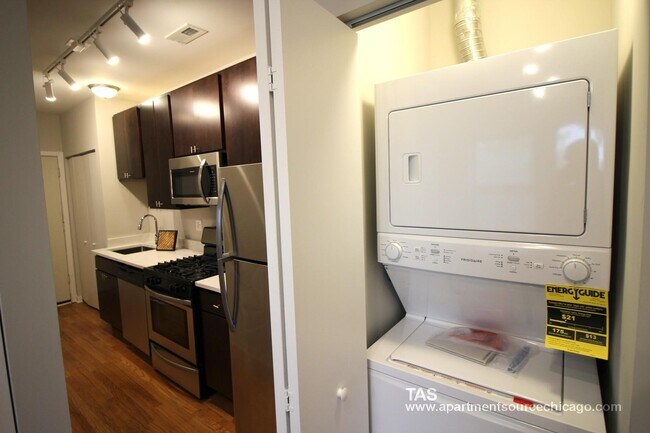 Foto del edificio - 3104 W Sunnyside Ave