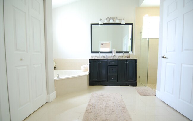 Master Bathroom - 2874 Oakbrook Dr