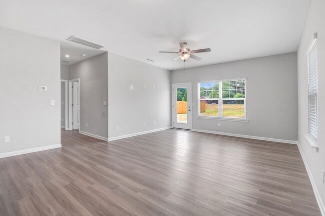 Foto del edificio - DRAKE ESTATES (Goldsboro) 3 BR | 2 BA Townhome w/ 2-Car Garage! *Built in 2023*