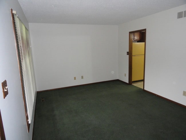 LVR looking kitchen door - 1342 Pleasant View Dr