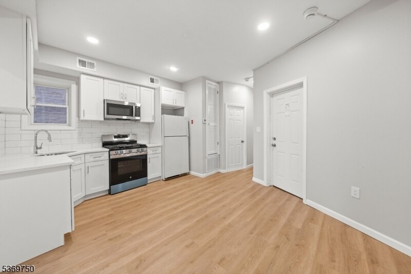 Primary Photo - 57 Henry St