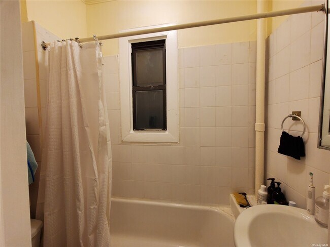 Foto del edificio - 30-04-3047 47th St