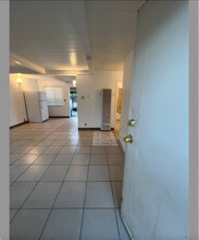 Building Photo - 929 S Thorne Ave