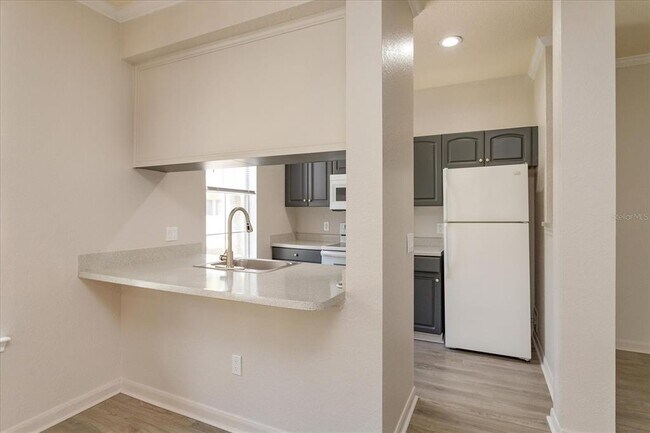 Foto del edificio - 860 N Orange Ave