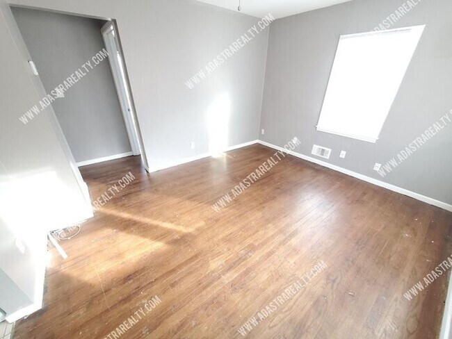 Foto del edificio - MOVE IN SPECIAL!! Adorable 2 Bedroom Duple...