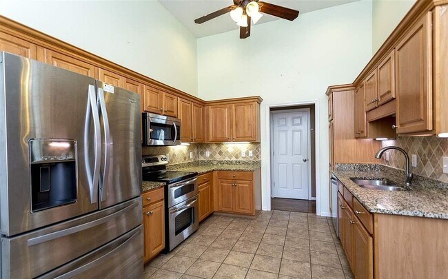 Foto del edificio - 4BR/3BA - 2 Car Garage Home Available in T...
