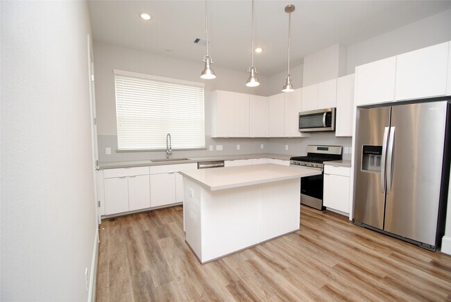 Foto del edificio - 1270 N Post Oak Rd