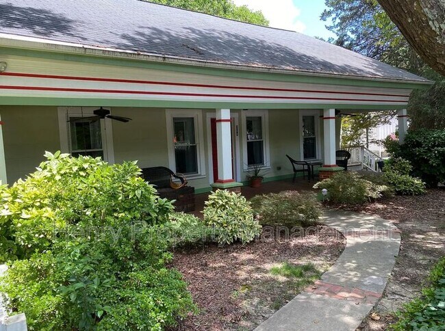 Photo - 204 North Dixon Avenue House