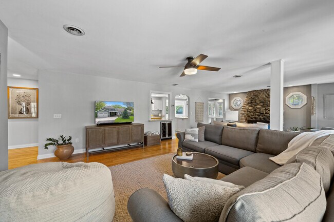 Building Photo - 1069 Sauganash Dr