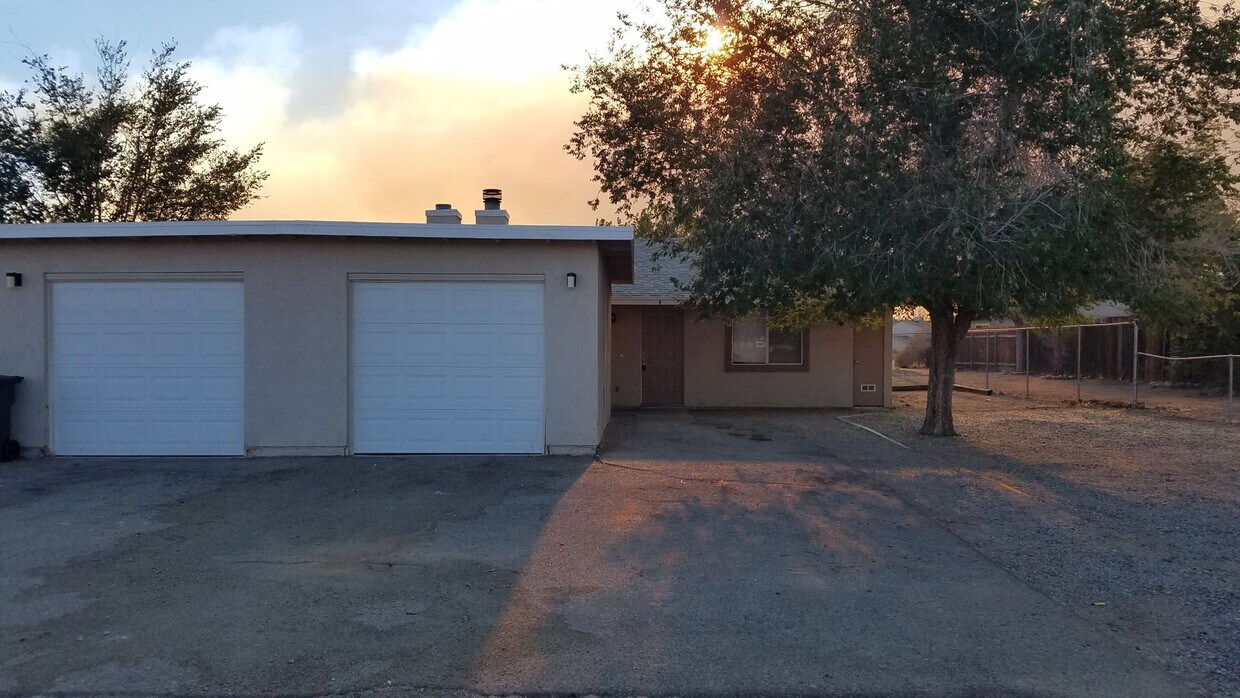 15406 Straight Arrow Rd Unit 3, Apple Valley, CA 92307 Room for Rent