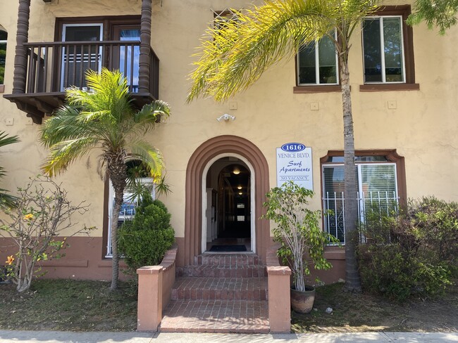 1616 VENICE BLVD #207 2 FLOORS - 1616 Venice Blvd.