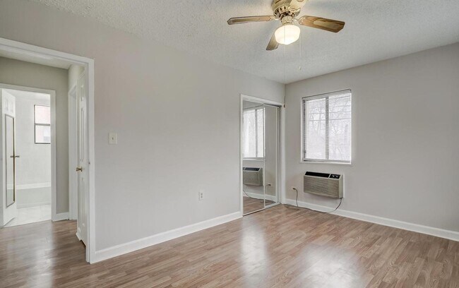 Foto del edificio - Affordable 2-Bedroom Apartment in Southwes...