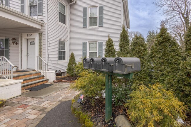 Foto del edificio - 203-203 Woodbridge Ave