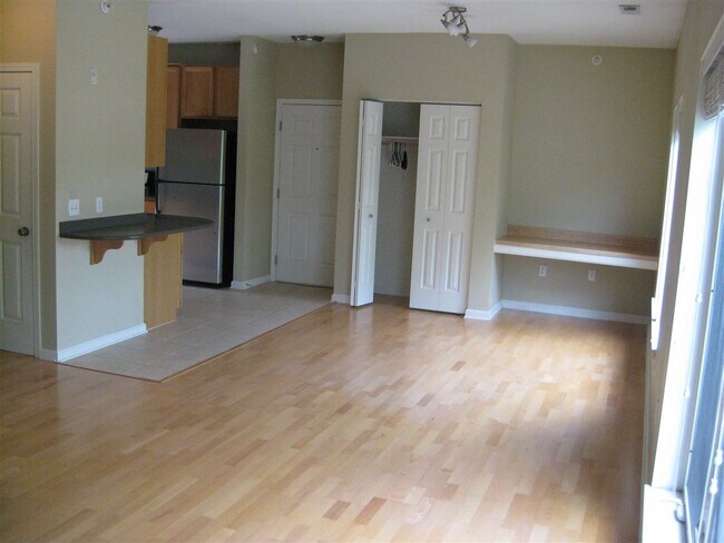 Building Photo - 588 N Midvale Blvd