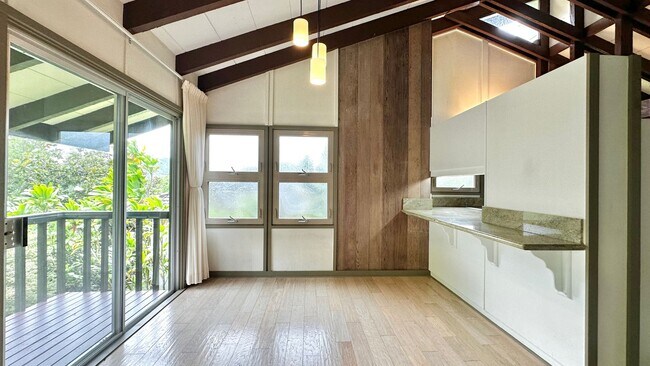 Foto del edificio - Spacious 3 BED/3 BATH Classic Maunawili Ho...