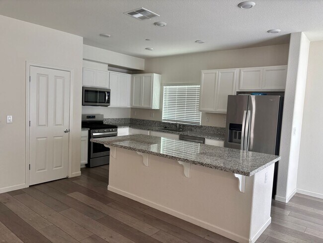 Building Photo - Stunning Natomas 4/2.5.  Backyard is AMAZING!  Please read ad for viewings!