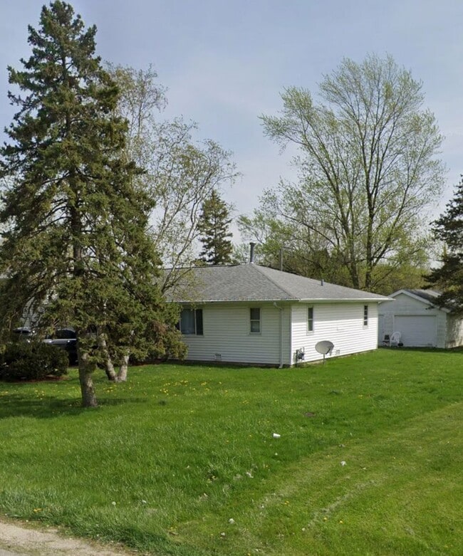 Building Photo - 1441 Creek Ave