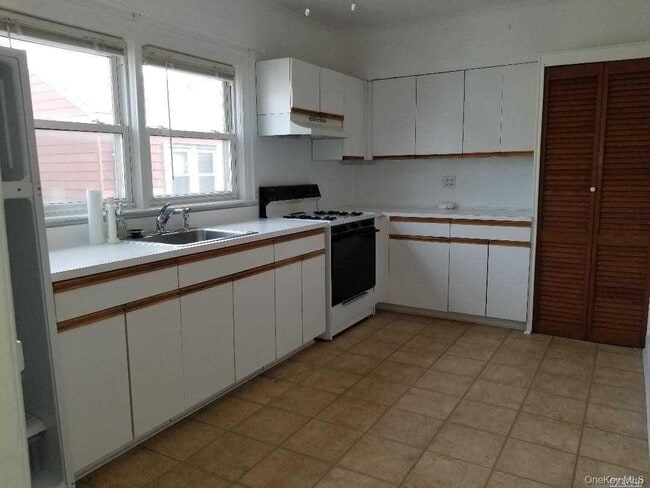 Building Photo - 36 Barnes St