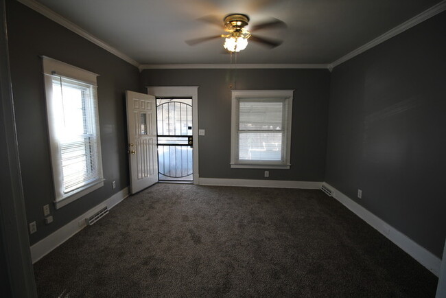 Building Photo - 3 Bedroom House Close to U OF L