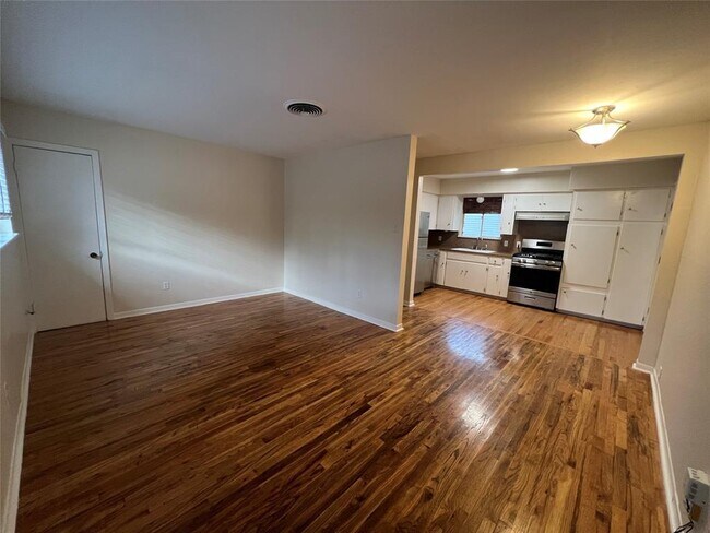 Foto del edificio - 907 Possum Trot St