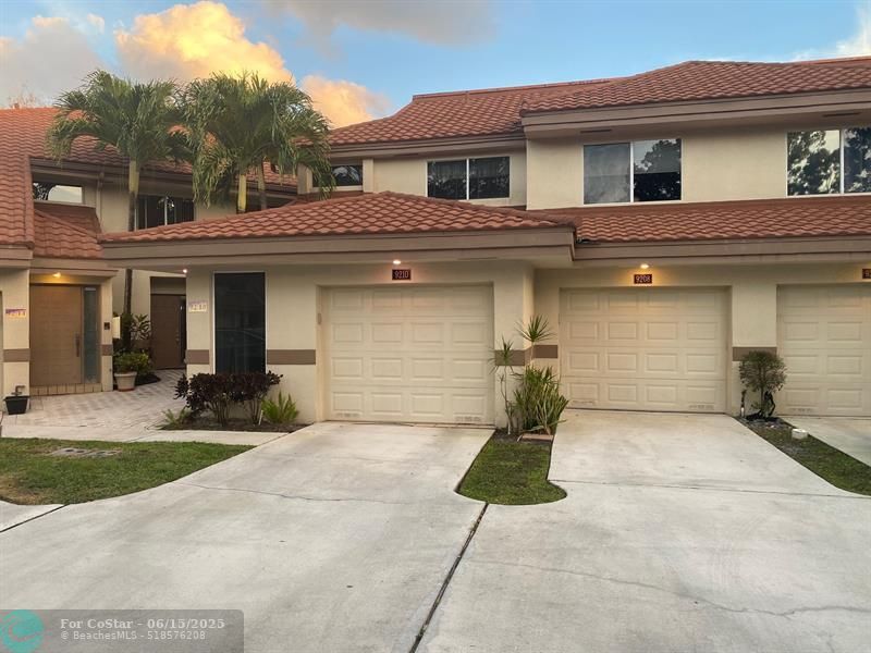Foto principal - 9208 NW 9th Ct