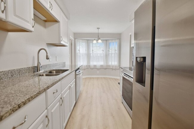 Building Photo - Pet Friendly Ranch!
