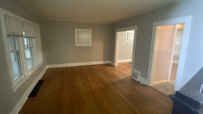 Foto del edificio - 129 Wiman Ave