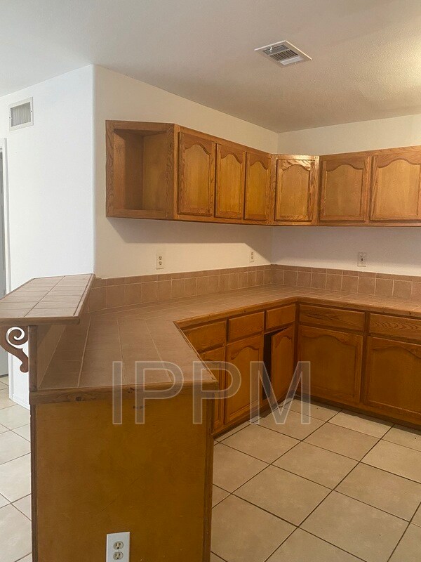 Building Photo - 738 Sonesta Dr