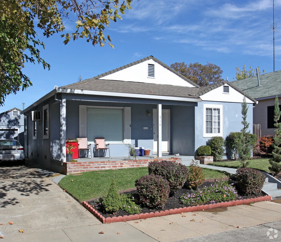 Primary Photo - 816 Main St