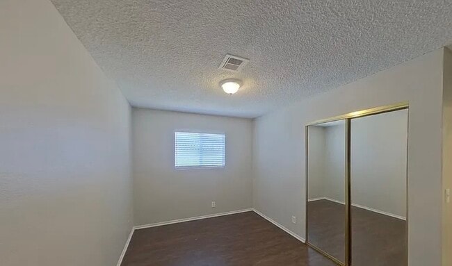Building Photo - 108 Edelweiss St