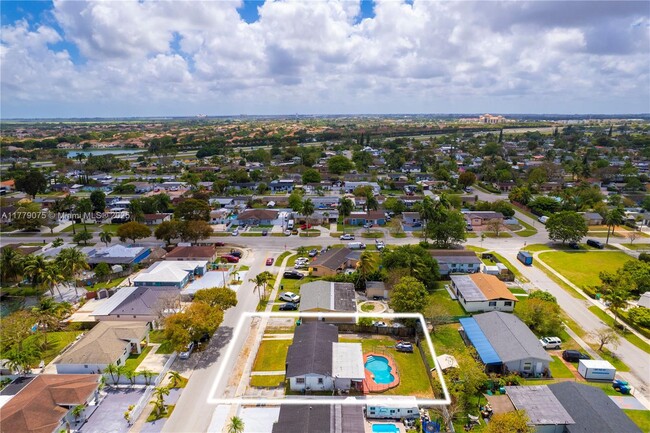 Building Photo - 29500 SW 144th Ave