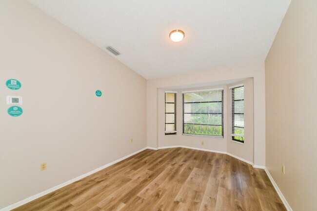 Building Photo - 5453 Colonial Oaks Blvd